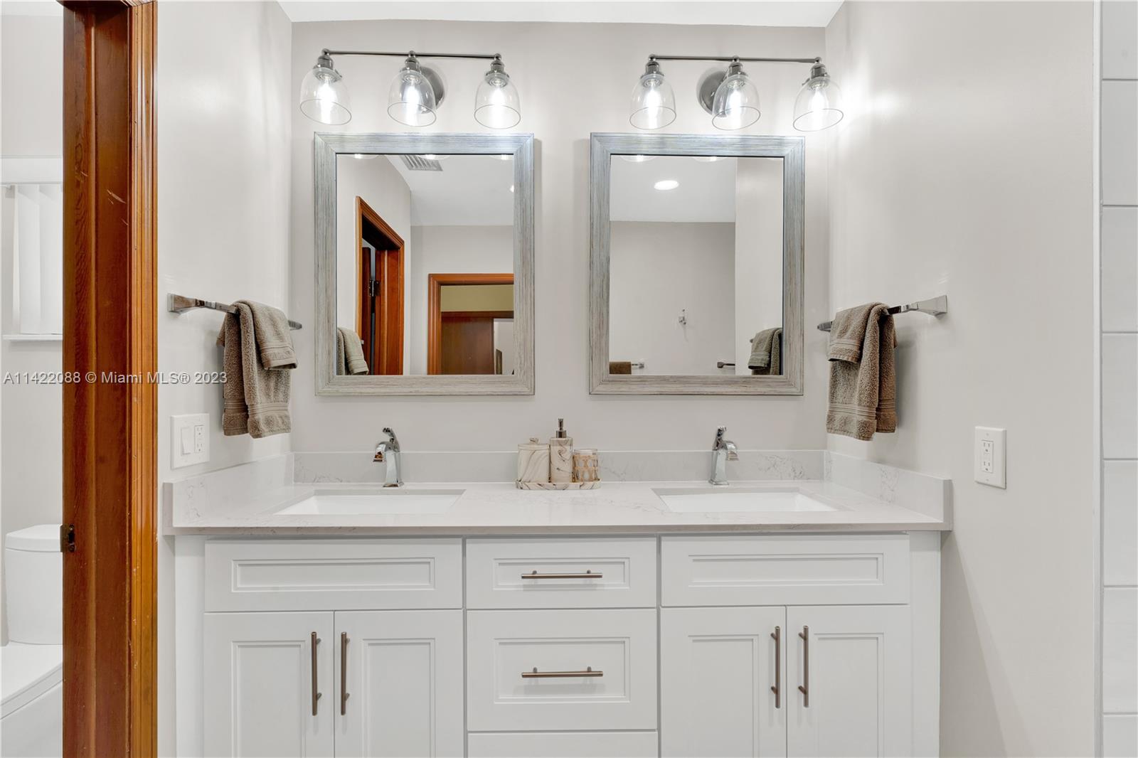 WOODMERE ESTATES - Residential