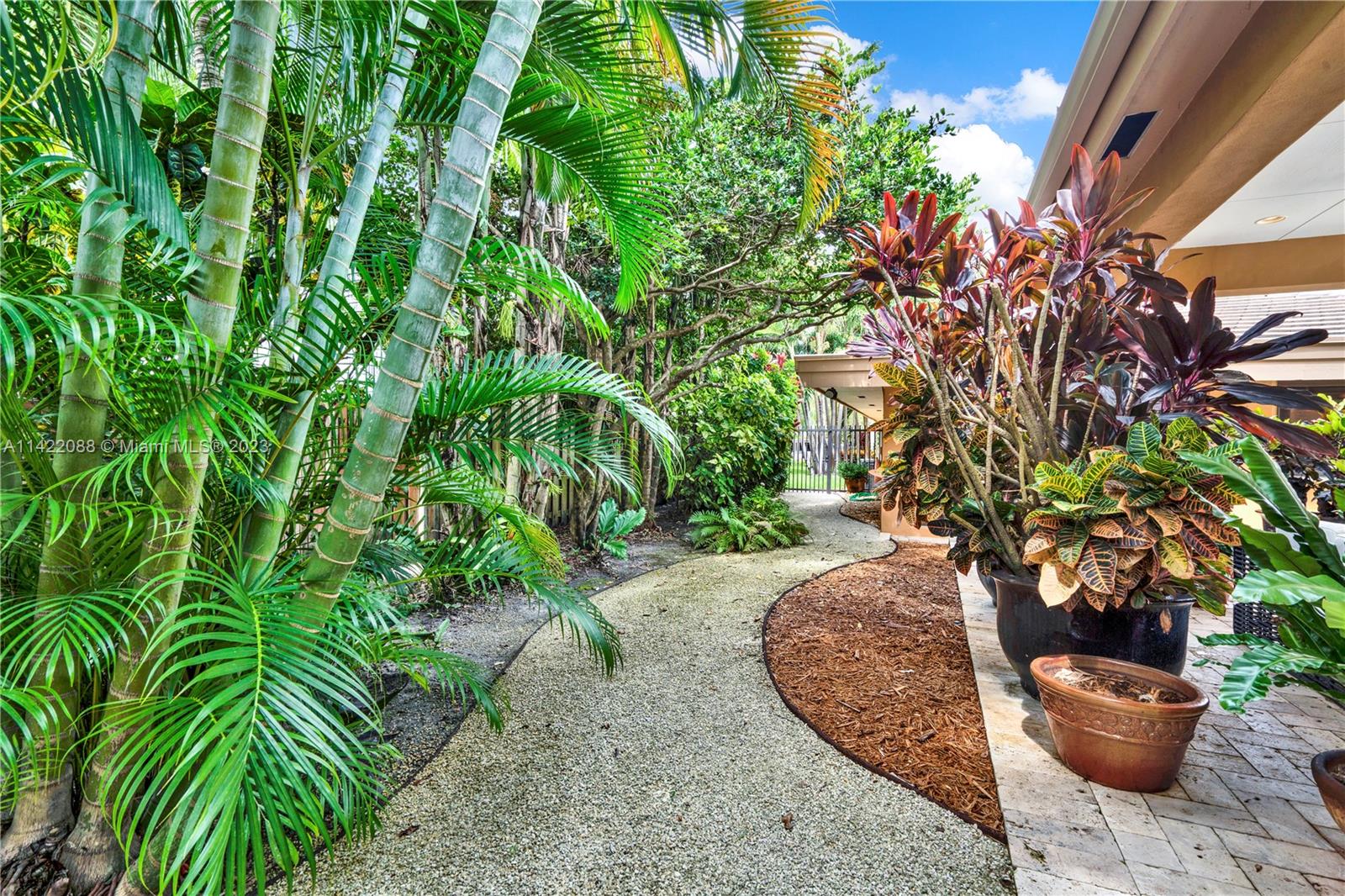 WOODMERE ESTATES - Residential