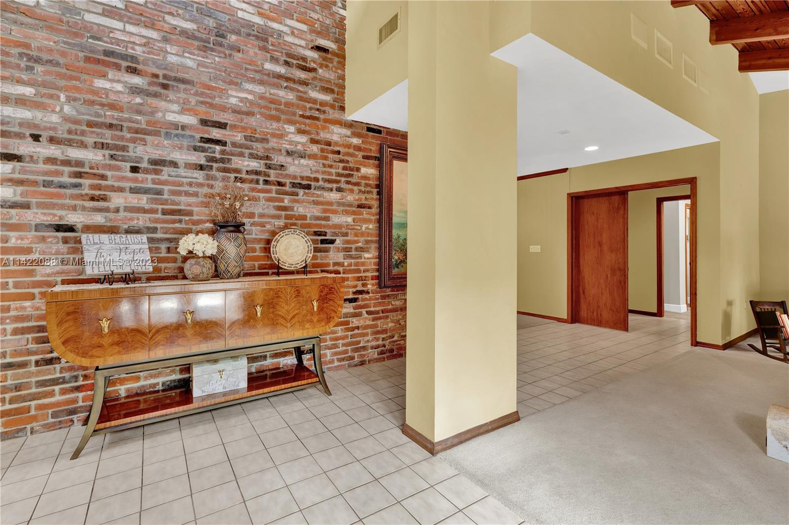 WOODMERE ESTATES - Residential