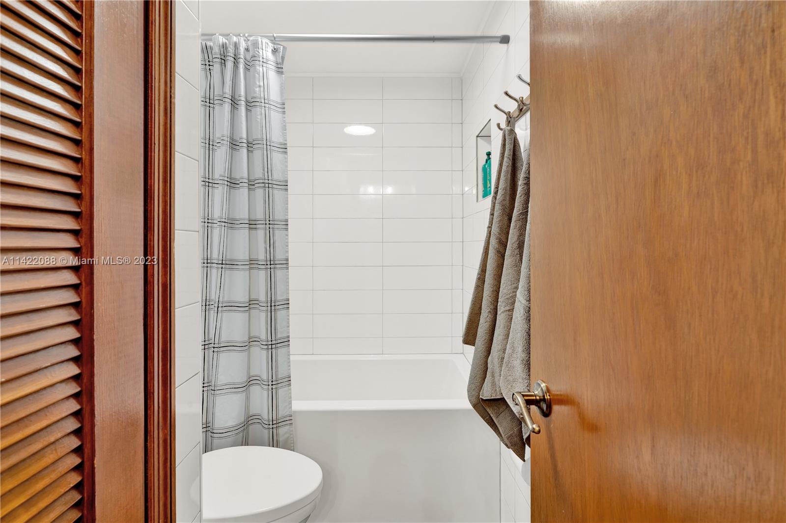 WOODMERE ESTATES - Residential