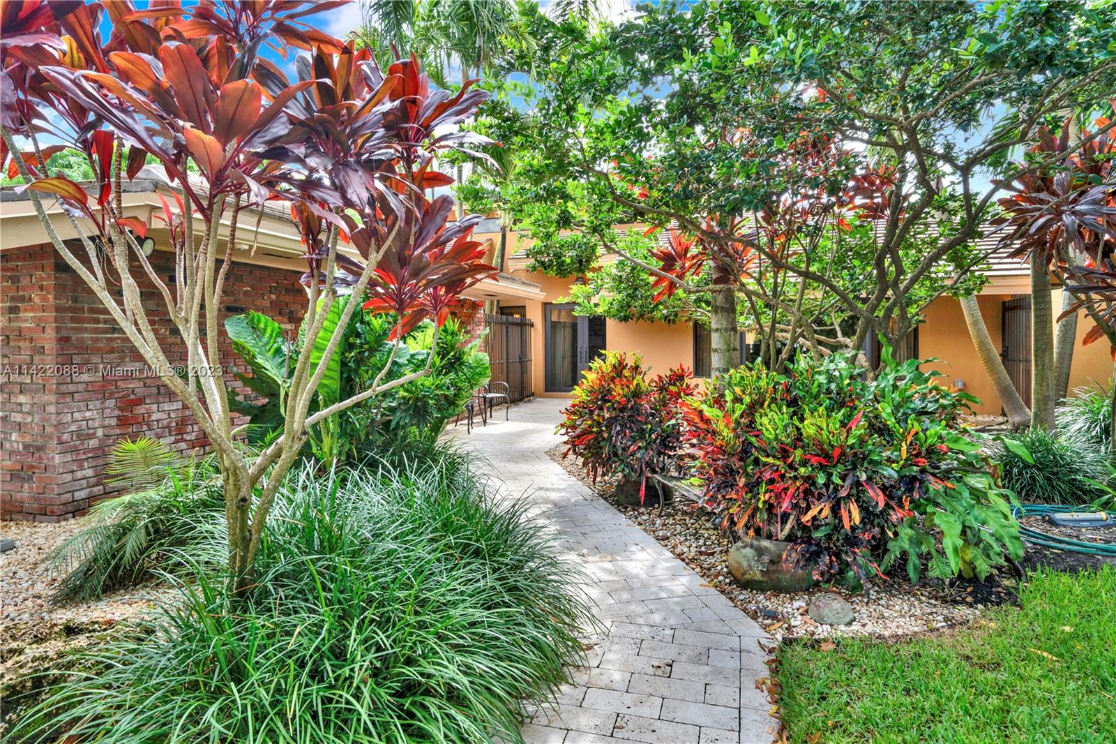 WOODMERE ESTATES - Residential