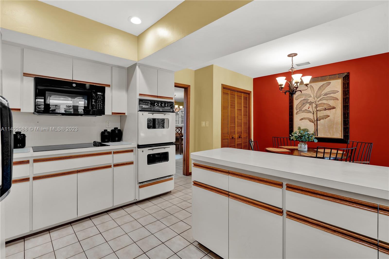 WOODMERE ESTATES - Residential