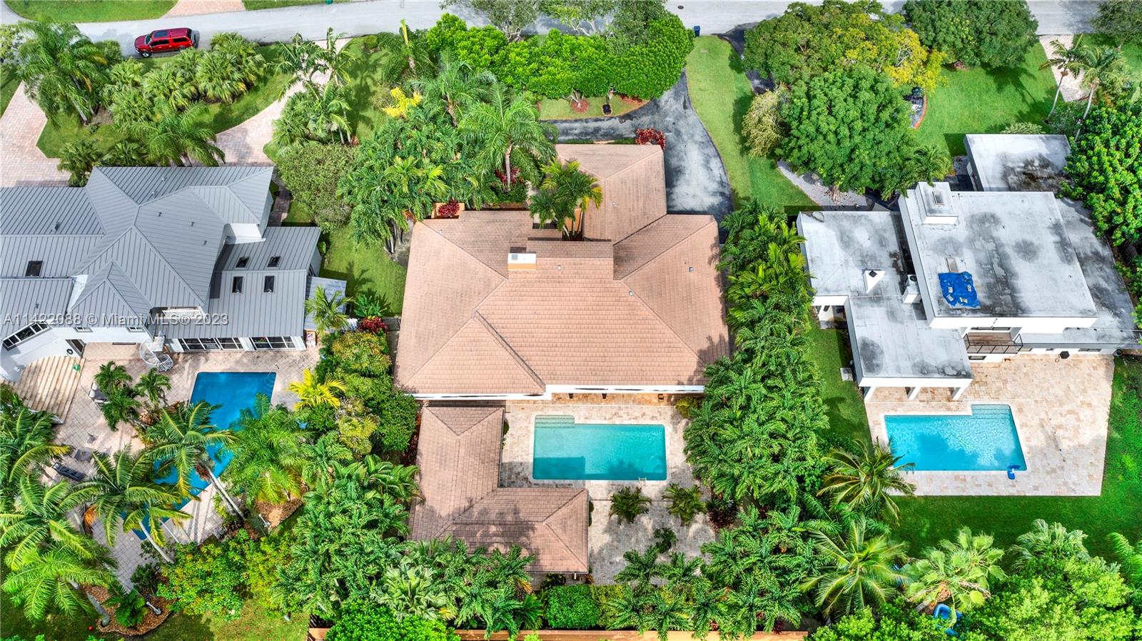 WOODMERE ESTATES - Residential