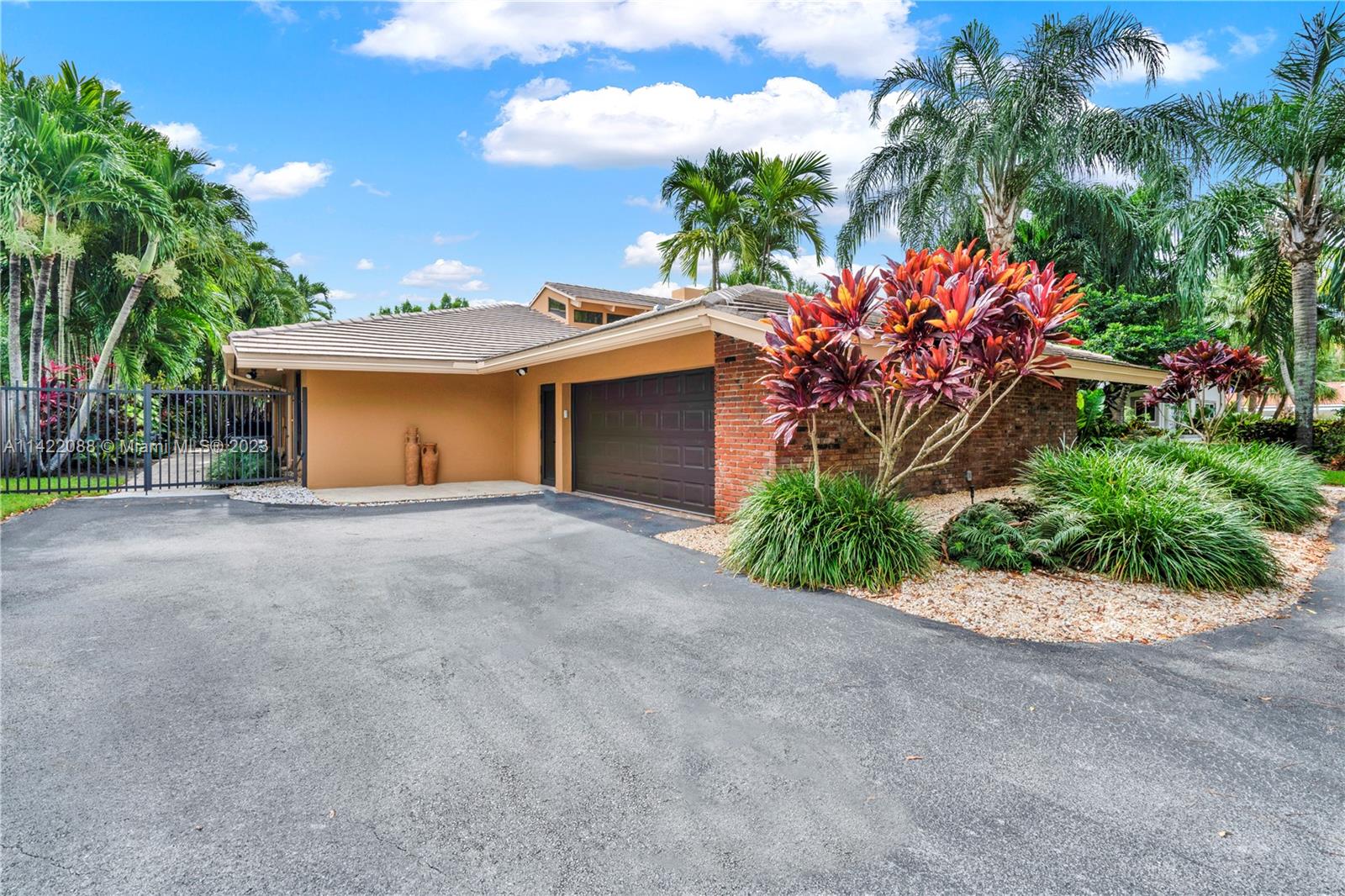 WOODMERE ESTATES - Residential