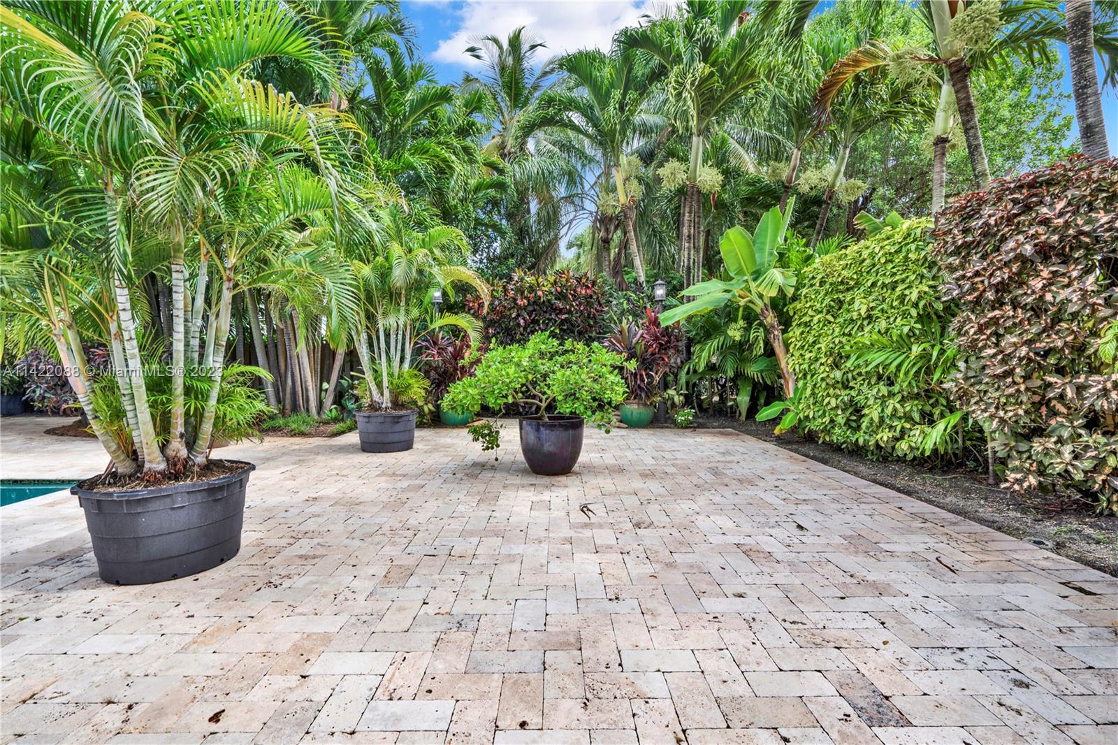 WOODMERE ESTATES - Residential