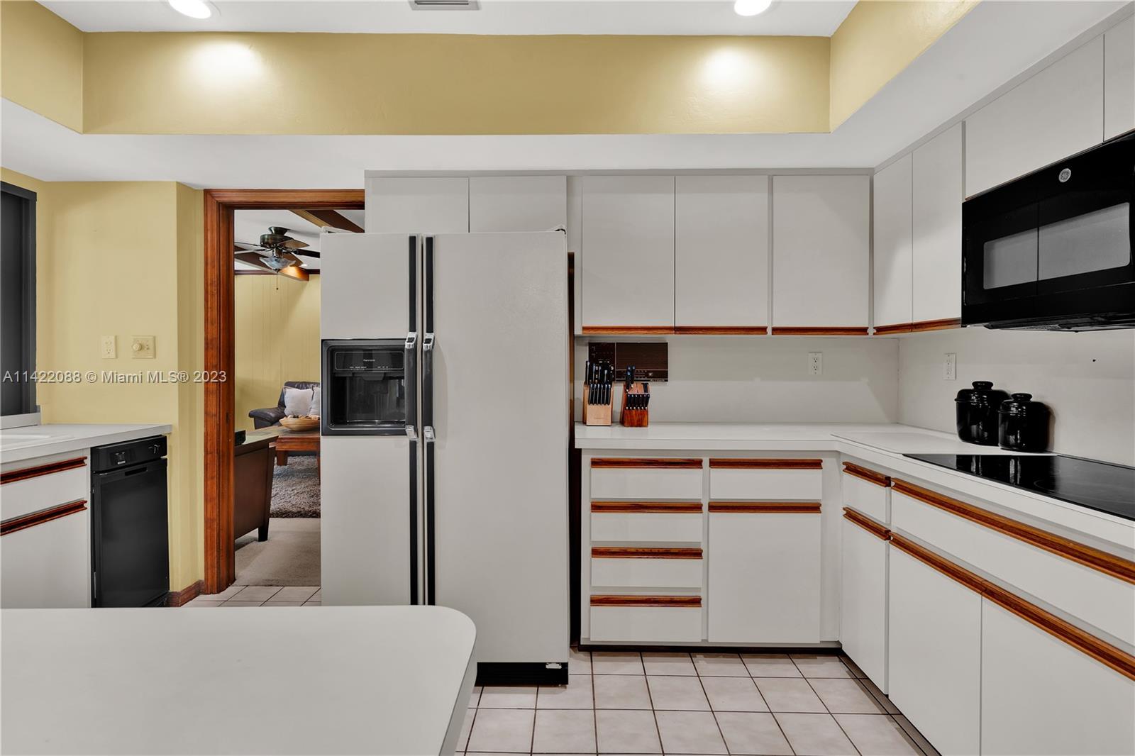 WOODMERE ESTATES - Residential