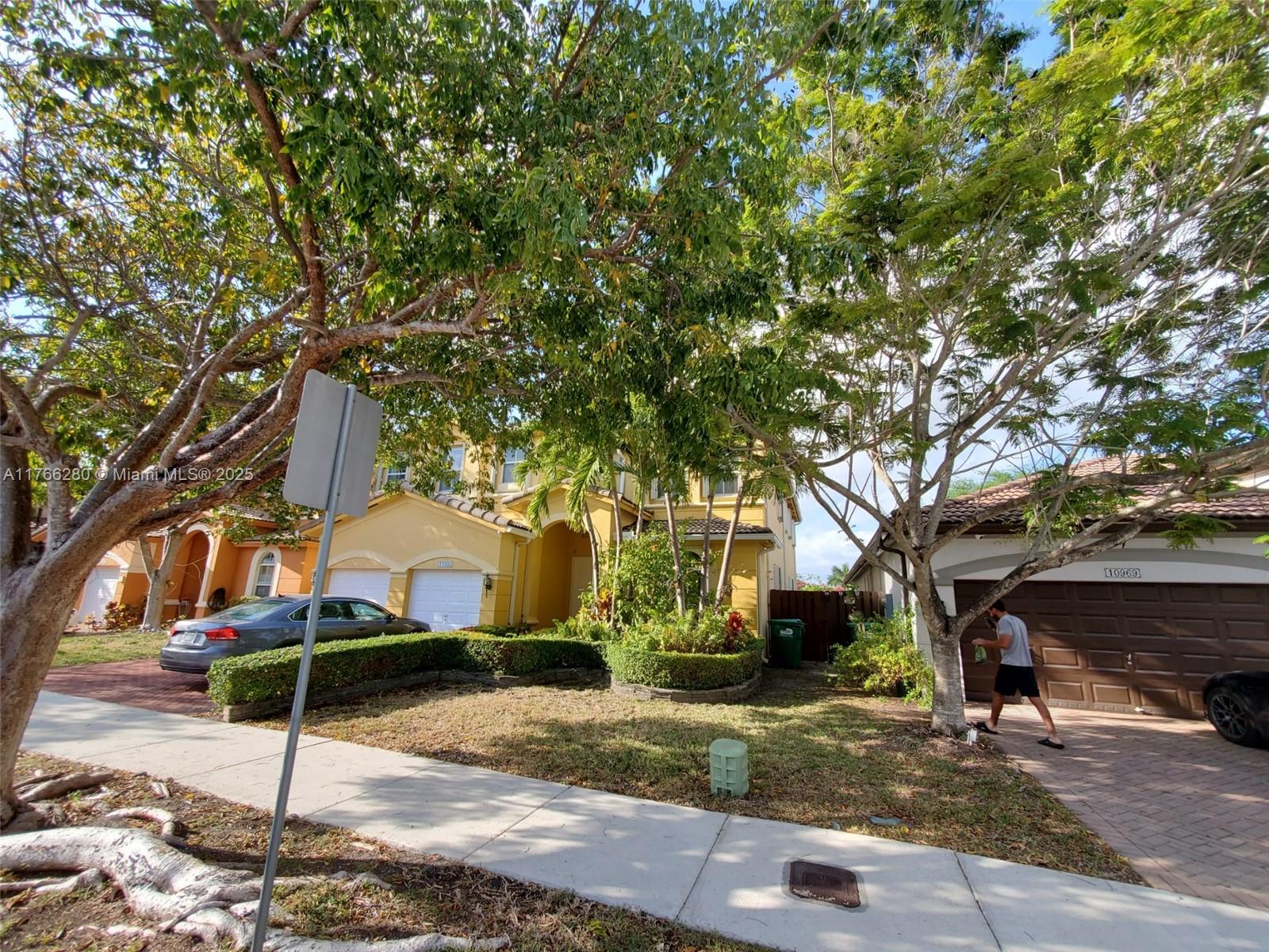 ISLANDS AT DORAL 1ST ADDN - Residential