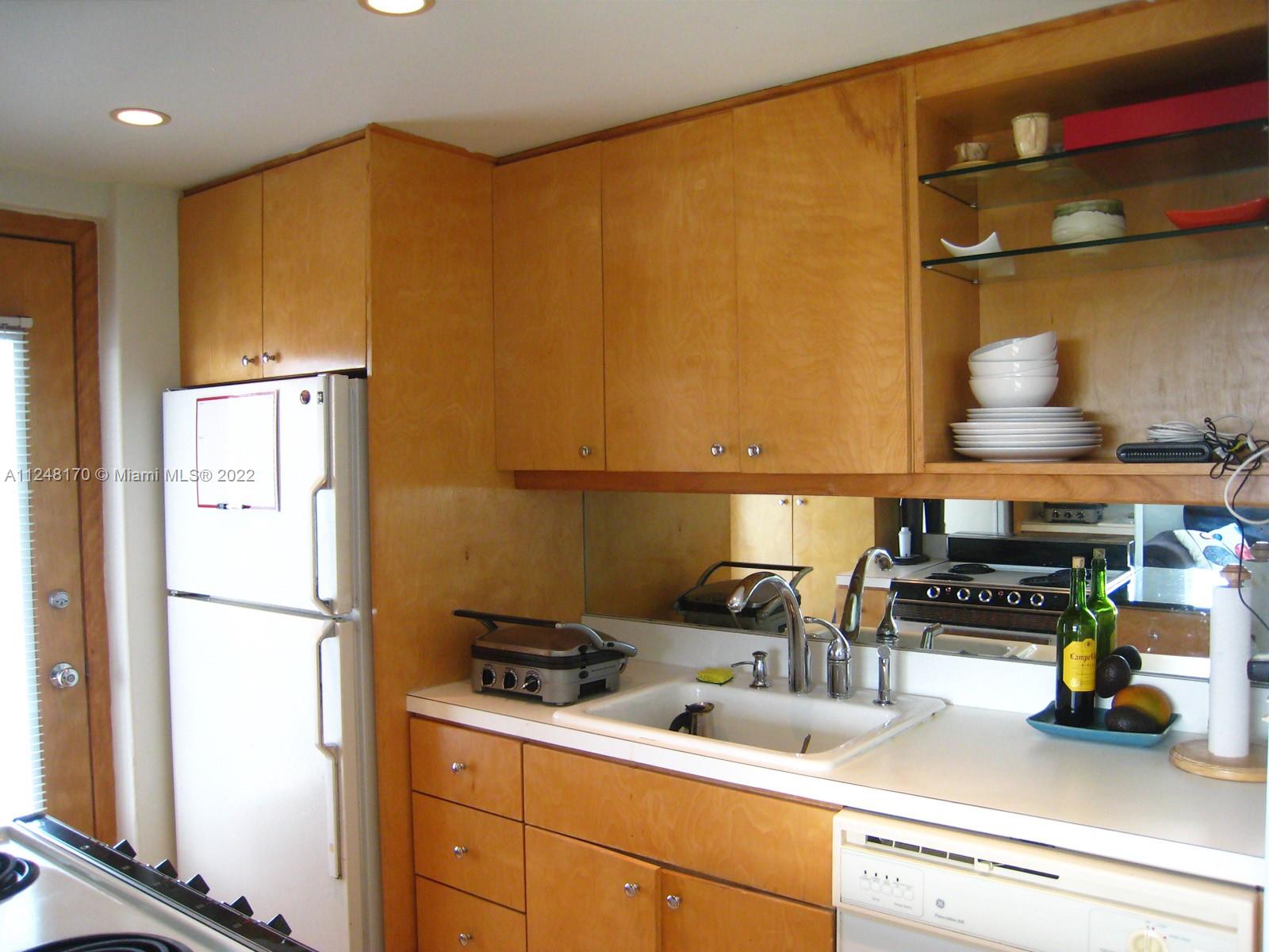 EUCLID EAST CONDOMINIUM - Residential Lease