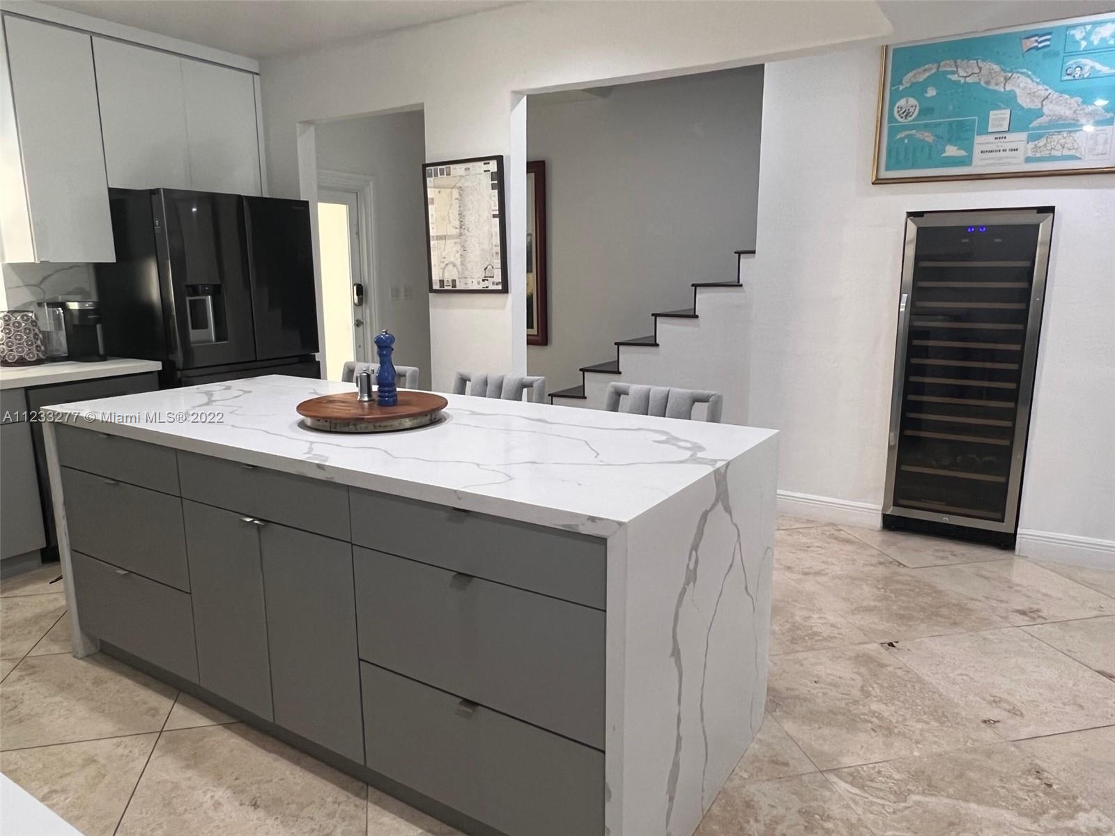 HILLTOP CONDO - Residential