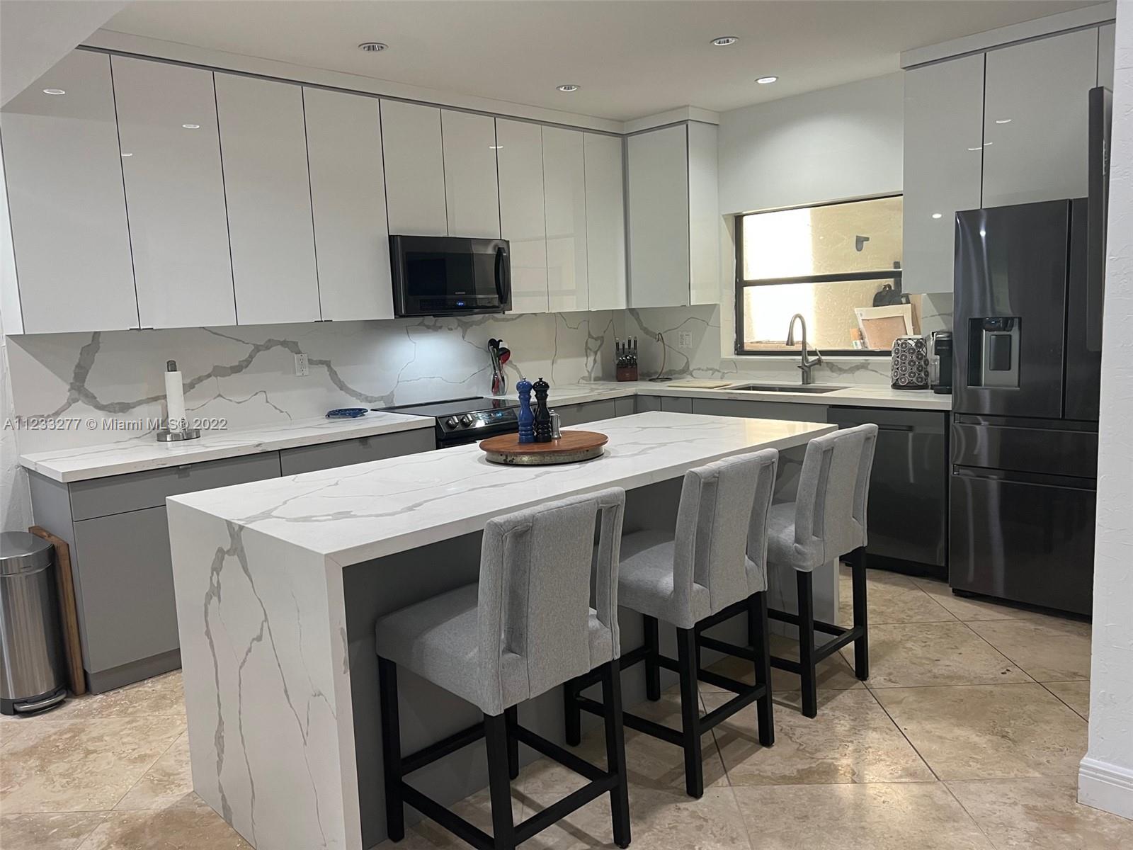 HILLTOP CONDO - Residential