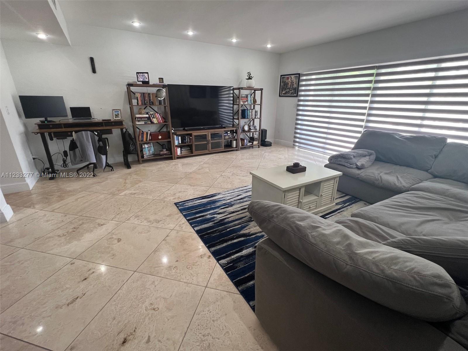 HILLTOP CONDO - Residential