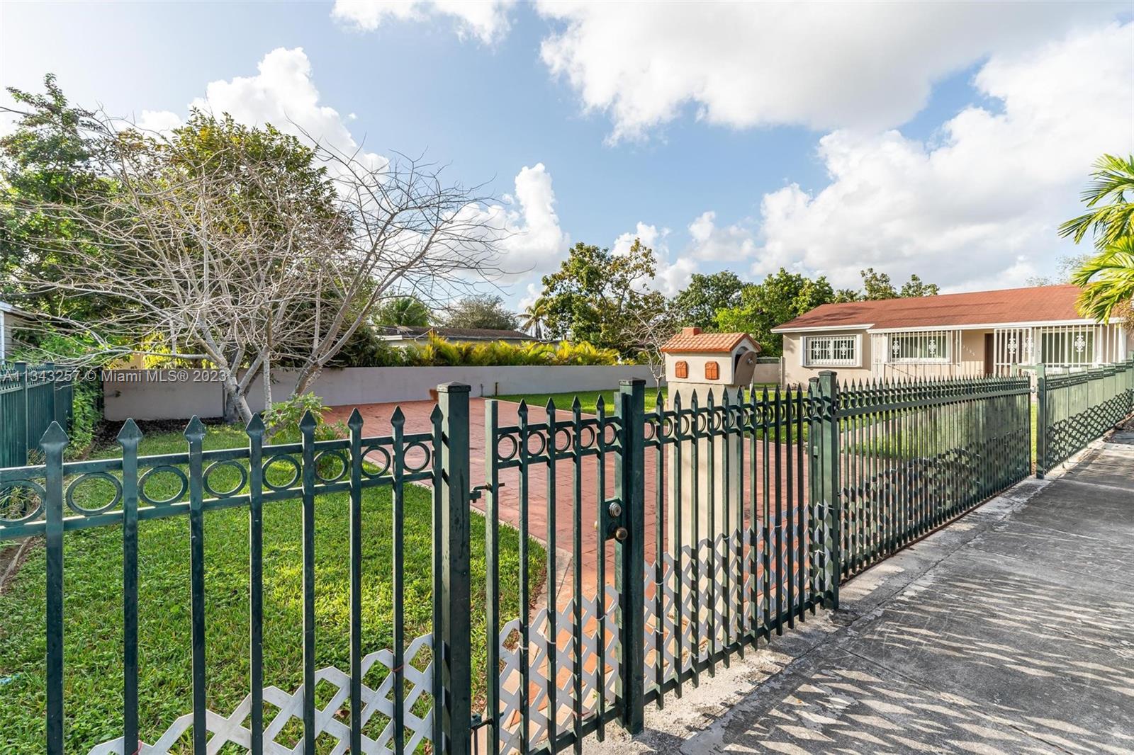 ROYALE GREEN TOWNHOUSE SE - Residential
