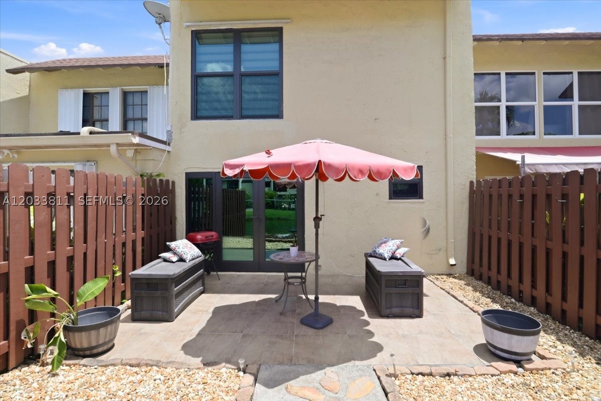 SUNSET PARK TOWN HOUSES - Residential Lease