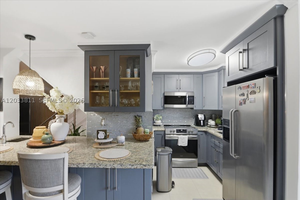 SUNSET PARK TOWN HOUSES - Residential Lease