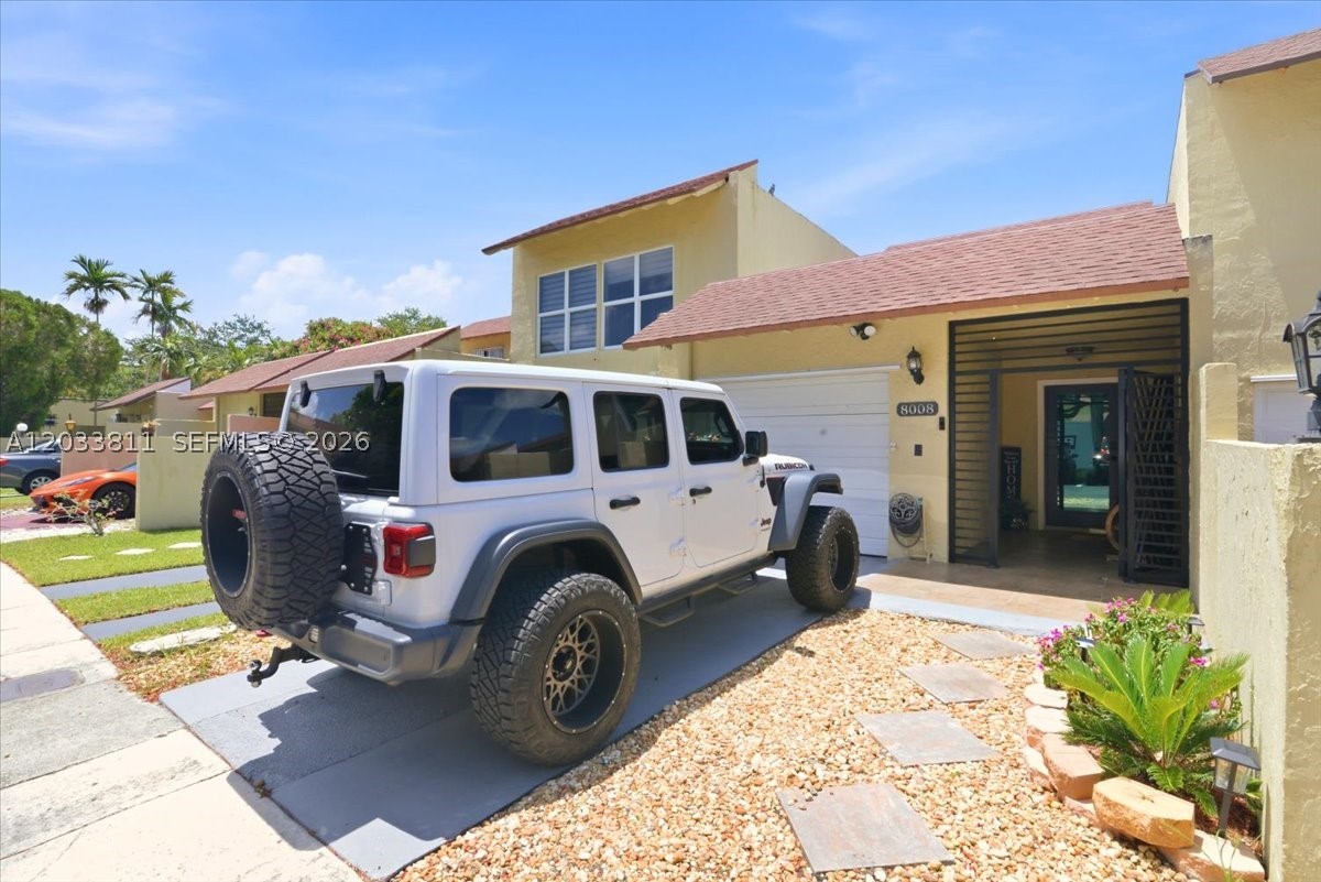 SUNSET PARK TOWN HOUSES - Residential Lease