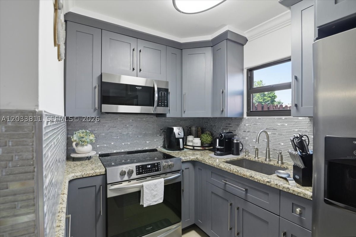 SUNSET PARK TOWN HOUSES - Residential Lease
