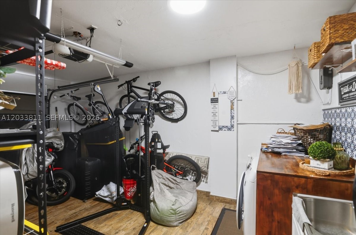 SUNSET PARK TOWN HOUSES - Residential Lease