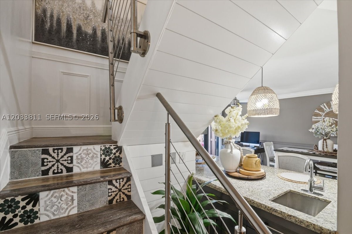 SUNSET PARK TOWN HOUSES - Residential Lease