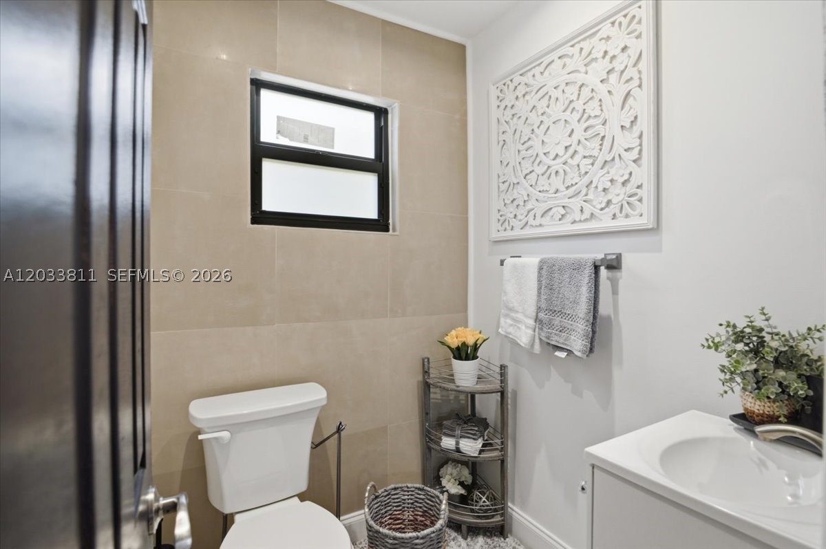 SUNSET PARK TOWN HOUSES - Residential Lease