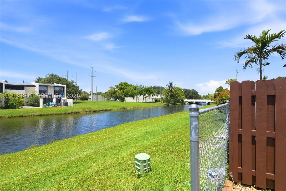 SUNSET PARK TOWN HOUSES - Residential Lease
