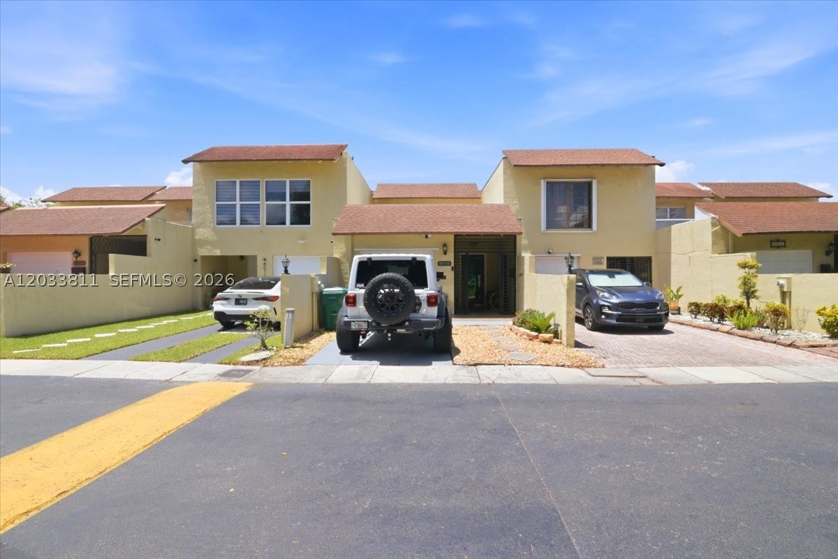 SUNSET PARK TOWN HOUSES - Residential Lease