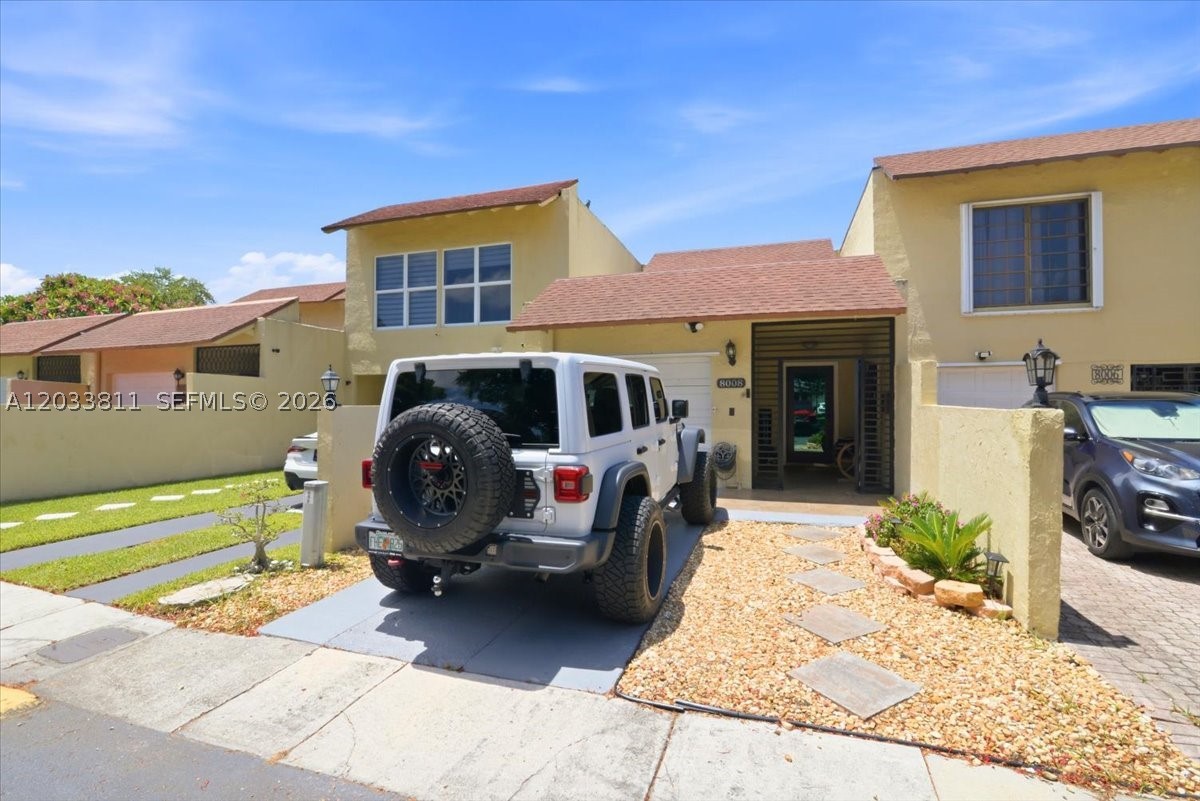 SUNSET PARK TOWN HOUSES - Residential Lease