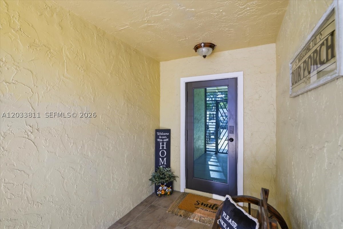 SUNSET PARK TOWN HOUSES - Residential Lease