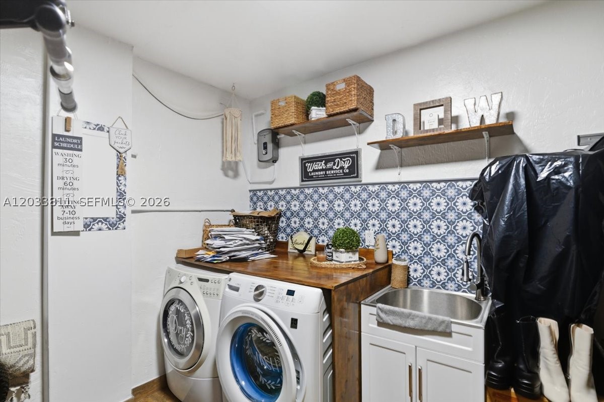 SUNSET PARK TOWN HOUSES - Residential Lease