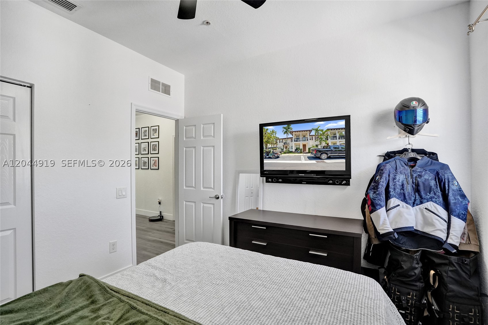 PALOMA LAKES - Residential
