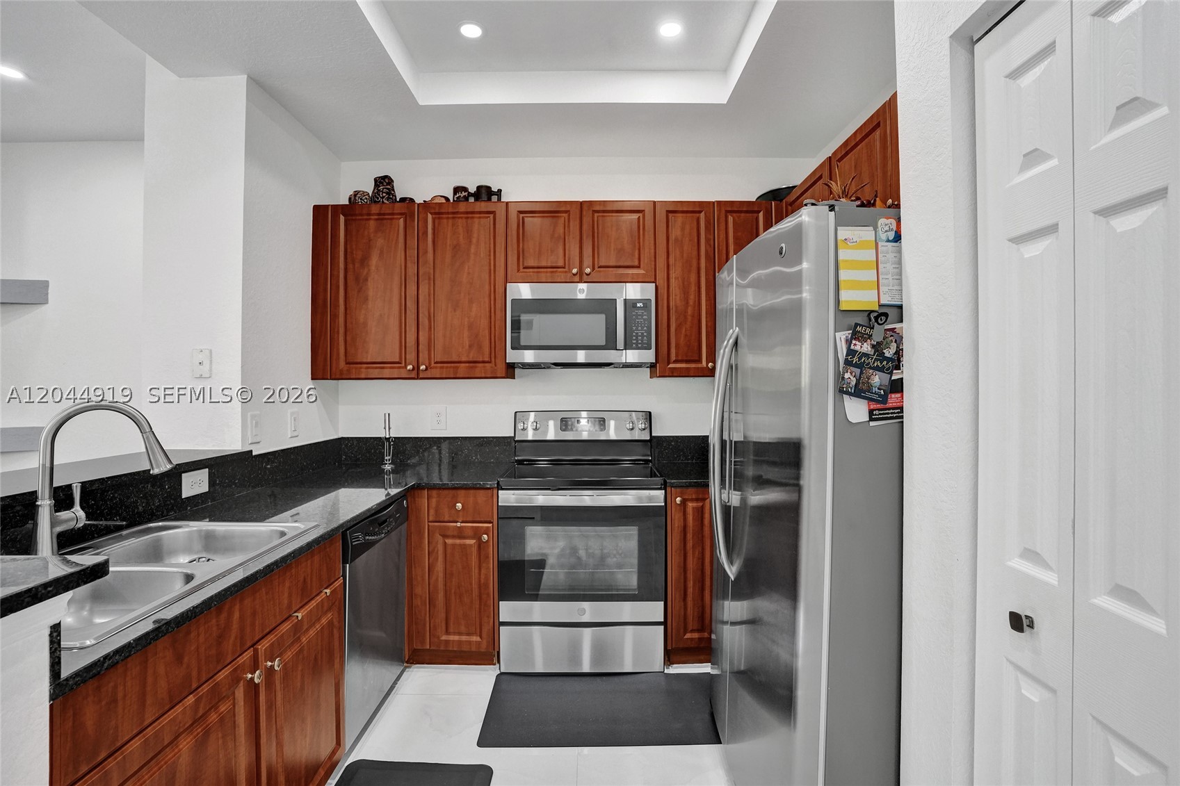 PALOMA LAKES - Residential