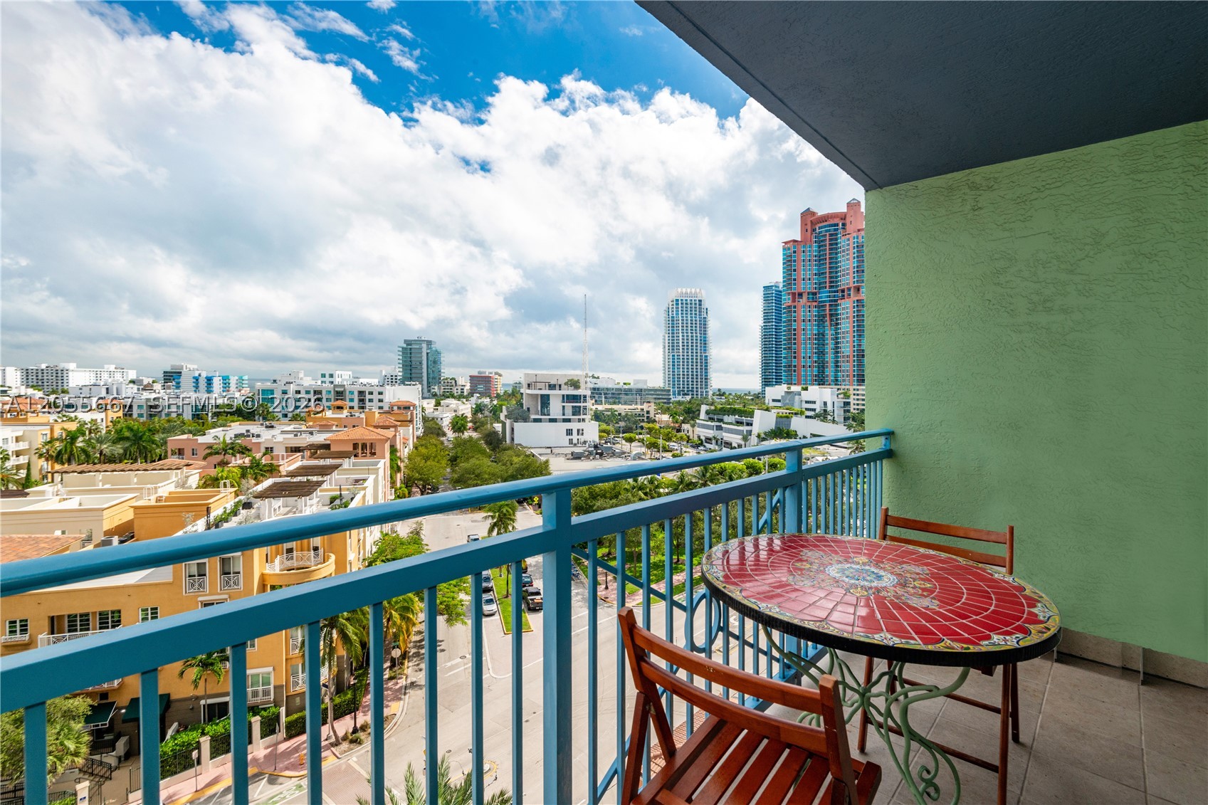 Charming 1/1 condo overlooking the east side of South of 5th in tropical South Beach. Kitchen features white
cabinets and granite counter tops. Light gray porcelain flooring throughout. Well appointed living/dining area,
Enjoy partialocean views from the large bed room or the balcony Building features an oversized pool, Spa and
Tennis Courts,24hour valet and security.Exclusive South of Fifth neighborhood centrally located within close
distance to beach, shops and restaurant.