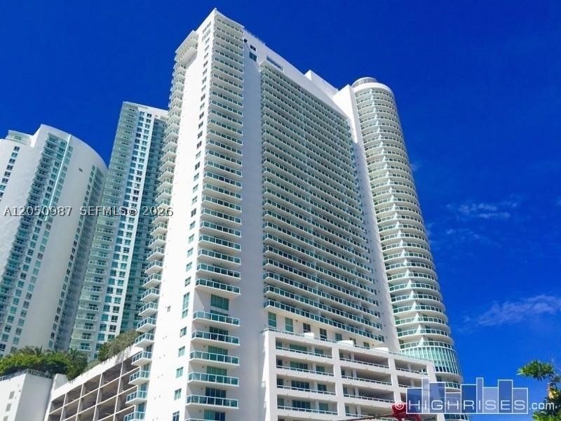 - GREAT OPPORTUNITY , BUILDING FACING THE BAY. FULL OF DAY LIGHT- LARGE 2BD/2BTH APARTMENT IN THE WELL SOUGHT "1800 CLUB" CONDOMINIUM. VERY LARGE BALCONY (258 SQ. FT) WITH GREAT SIDE WATER VIEW ON THE BRIDGE AND MIAMI BEACH.  BALCONY ACCESS FROM EVERY ROOM OF THE APARTMENT. HIGH END 24'x24' WHITE PORCELAIN THROUGHOUT THE WHOLE UNIT. SAUNA AND GREAT POOL ON THE 10TH FLOOR OPEN SPACE OVER LOOKING THE WIDE OPEN BAY AND SOUTH BEACH. CONVENIENTLY LOCATED IN FRONT OF MARGARET PACE PARK WITH TENNIS, BASKET BALL, DOG PARK. CLOSE TO THE PERFORMING ART CENTER BRIKELL, DESIGN DISTRICT. MINUTES WALK TO DOWNTOWN - 5 MN TO THE NEW PUBLIX ON BISCAYNE BLVD AND 20TH ST.  TKE BUILDING IS FANNIE MAE APPROVED. THE ASSOCIATION HAS STRONG FINANCIALS AND IS VERY WELL FUNDED. MONTHLY HOA ARE LOW COMPARE TO SIMILAR BUIDINGS.   PLEASE ALLOW 24H NOTICE).