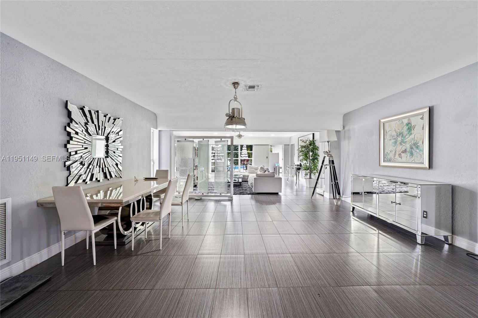 HOLLYWOOD LITTLE RANCHES - Residential