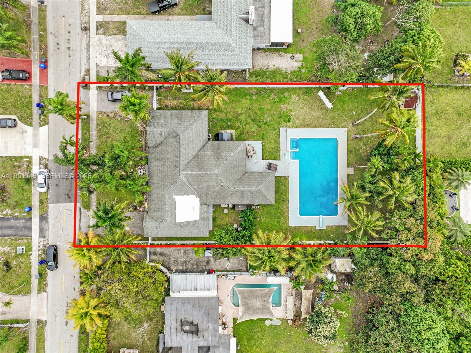 HOLLYWOOD LITTLE RANCHES - Residential