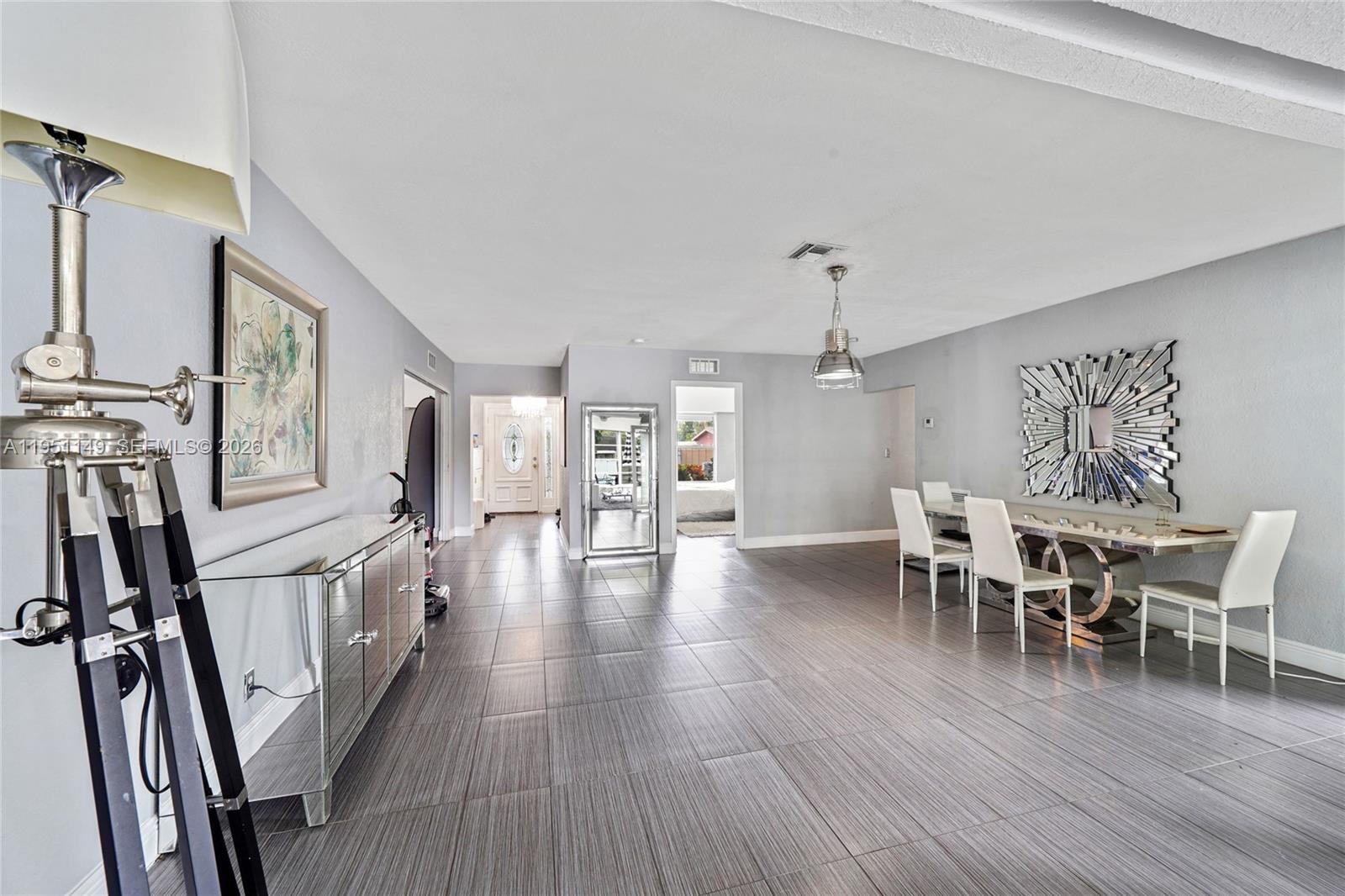 HOLLYWOOD LITTLE RANCHES - Residential