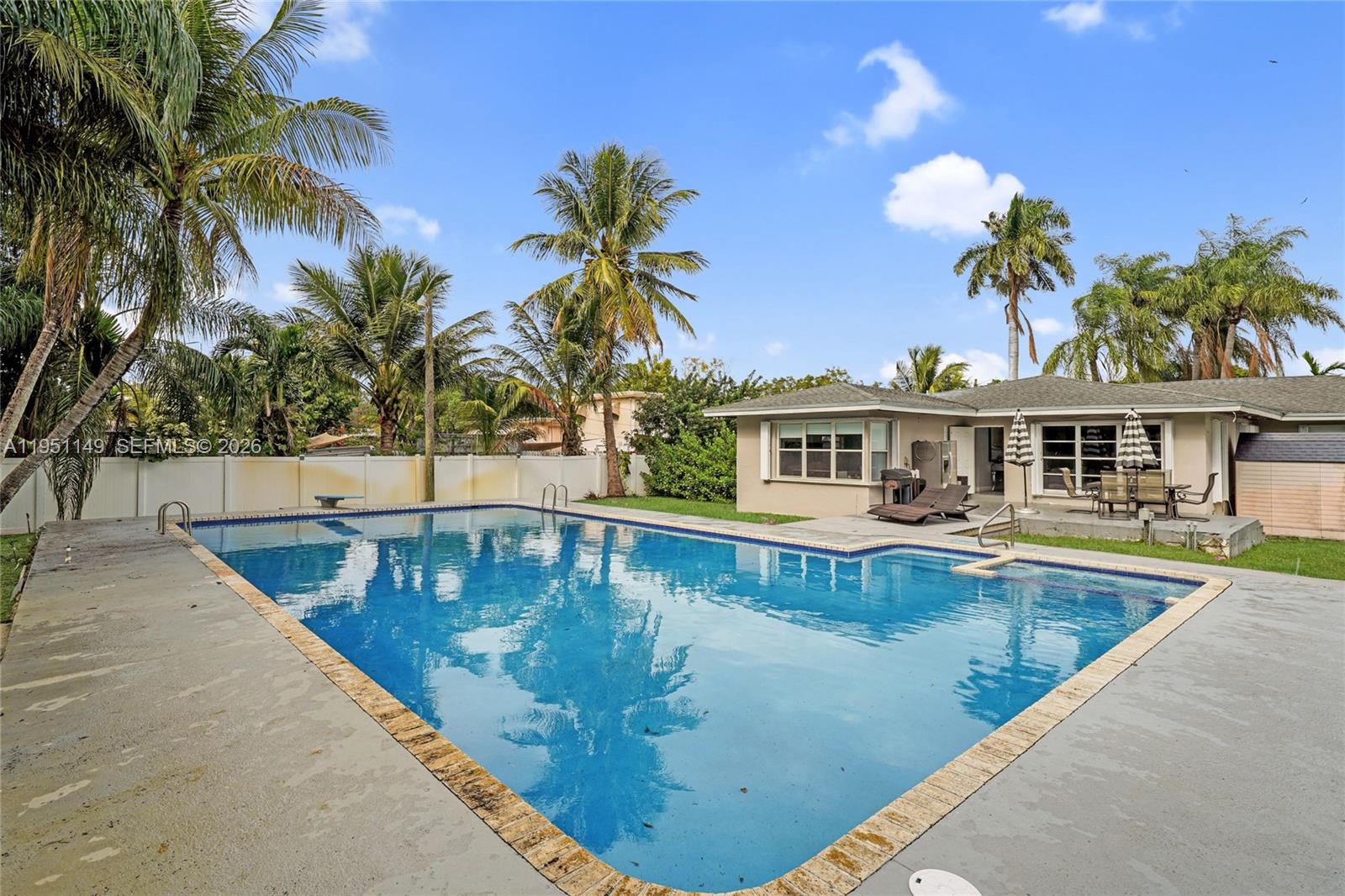HOLLYWOOD LITTLE RANCHES - Residential