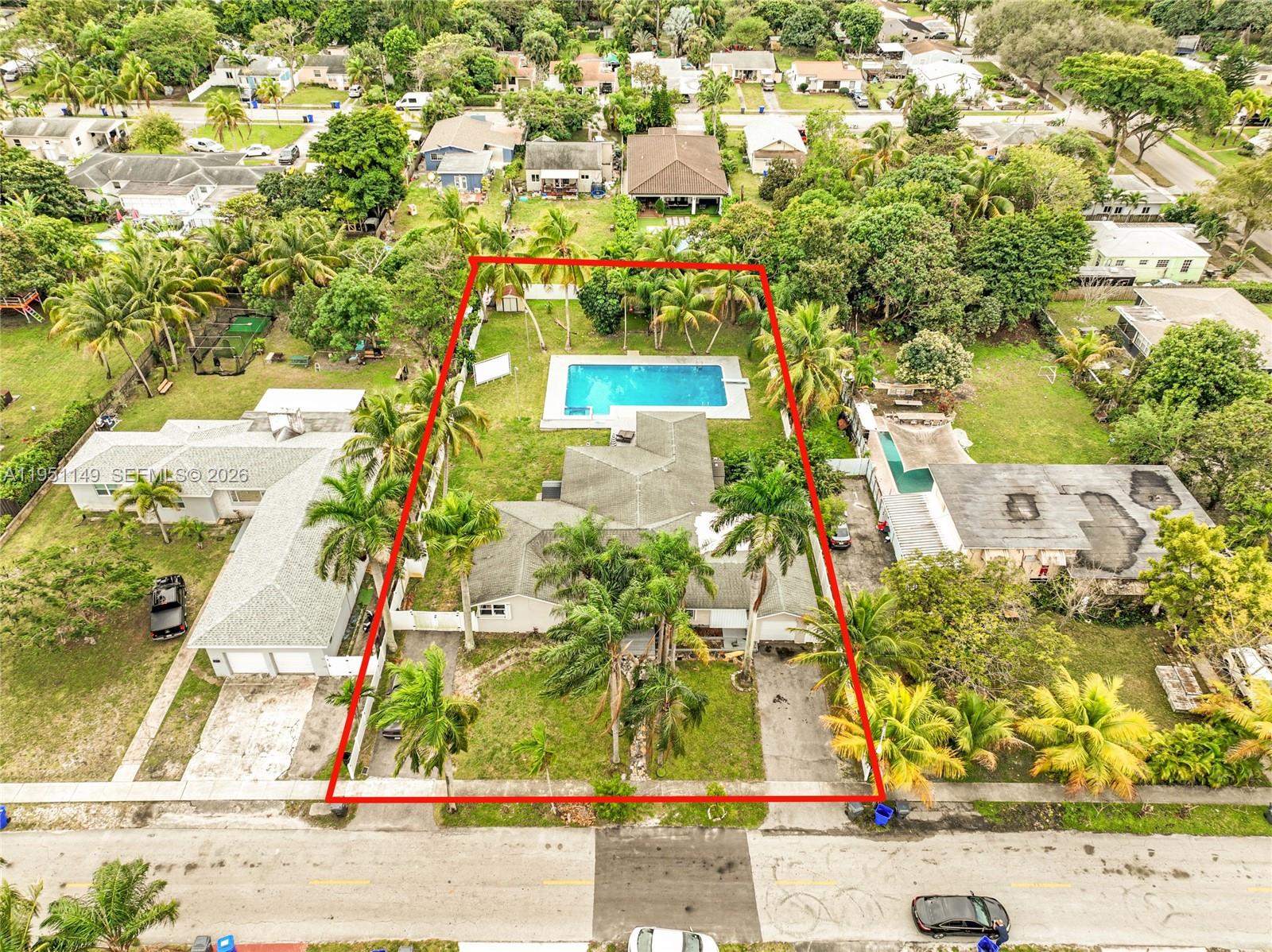 HOLLYWOOD LITTLE RANCHES - Residential