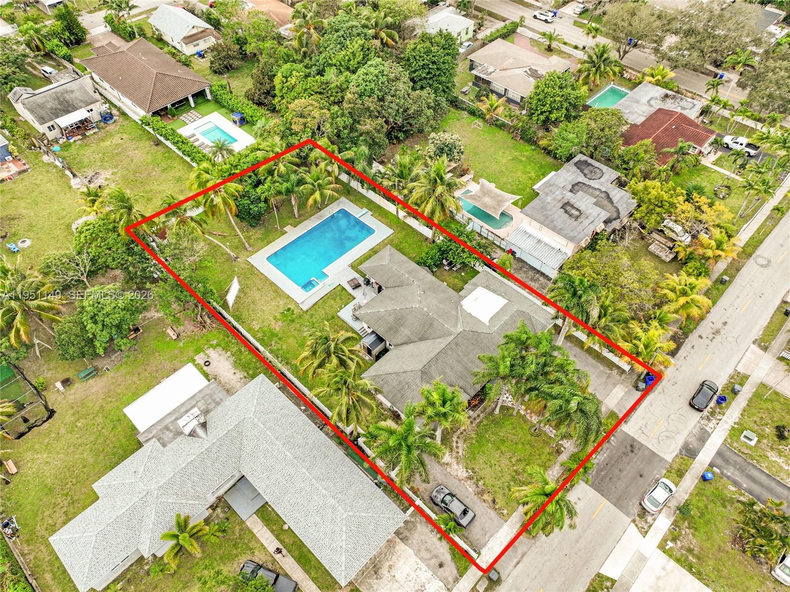 HOLLYWOOD LITTLE RANCHES - Residential