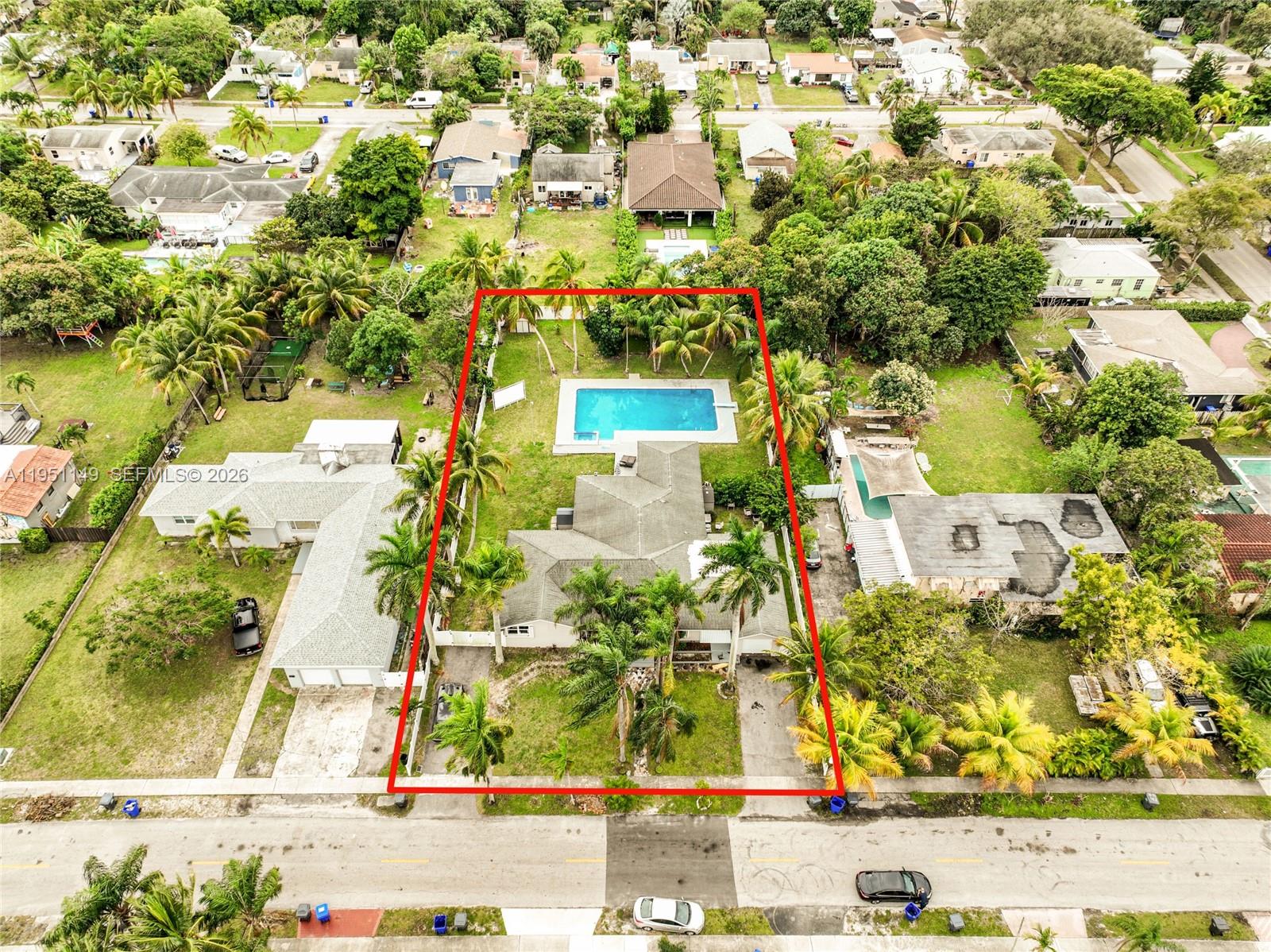 HOLLYWOOD LITTLE RANCHES - Residential