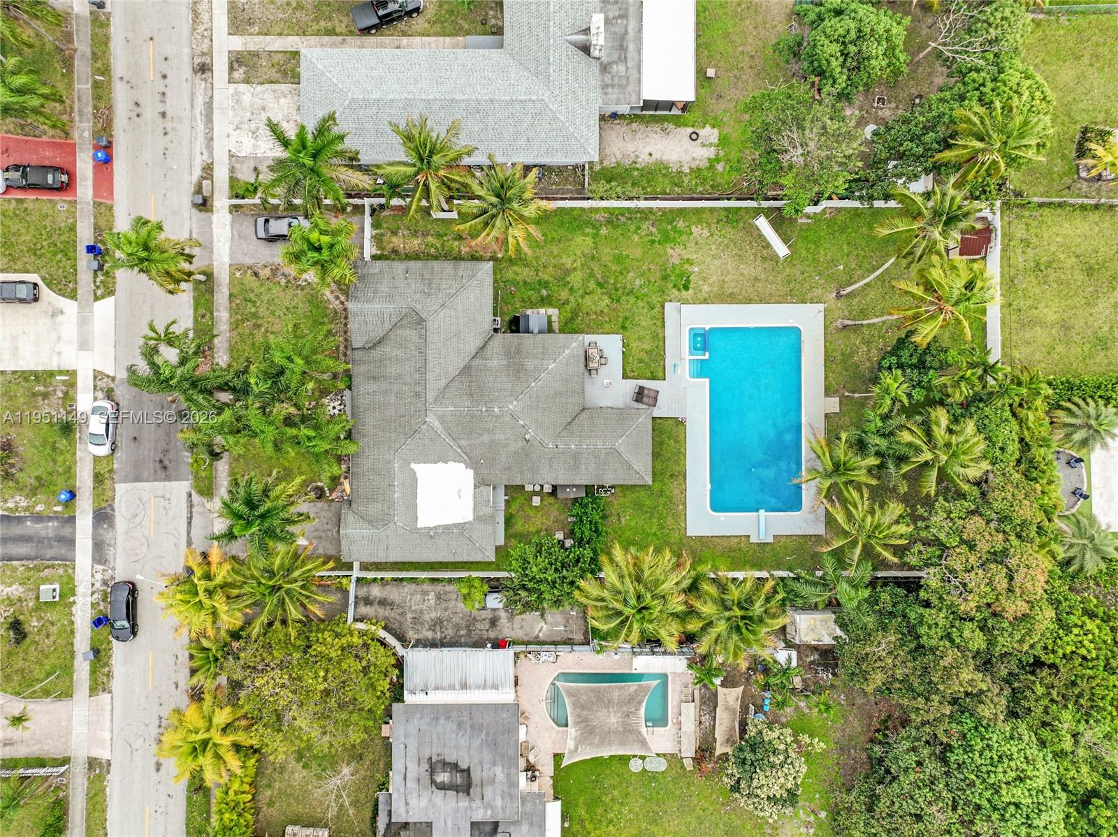 HOLLYWOOD LITTLE RANCHES - Residential