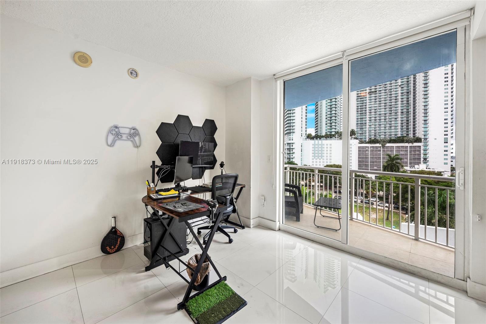 1800 BISCAYNE PLAZA CONDO - Residential