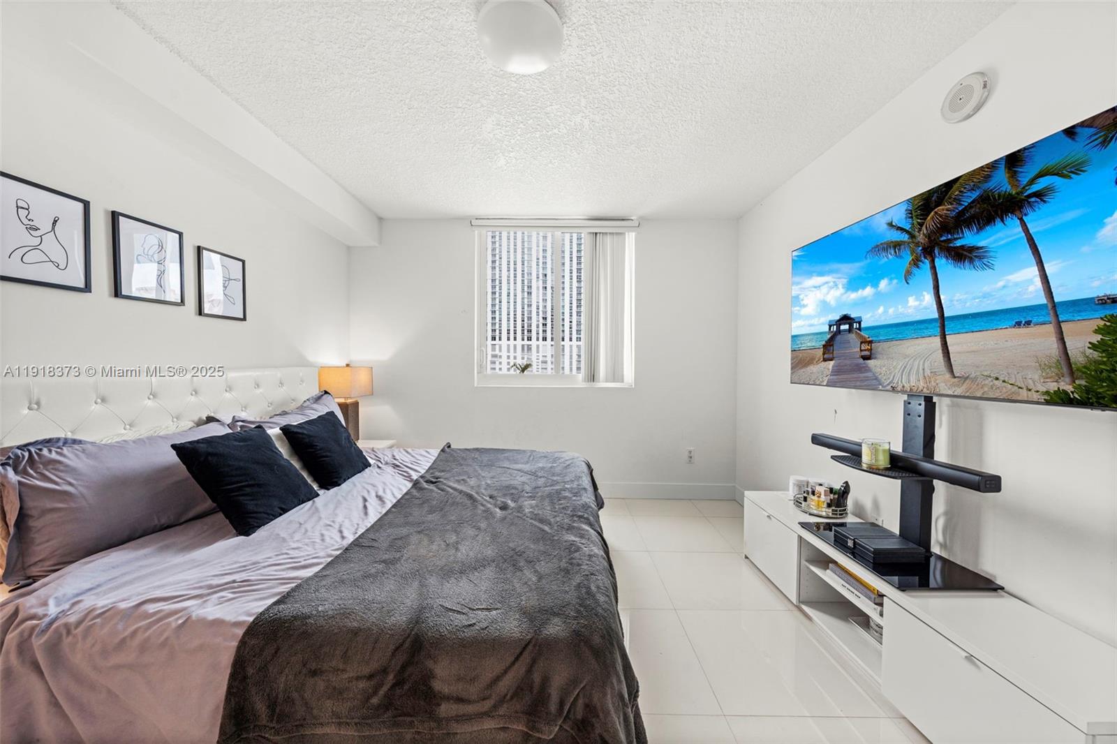 1800 BISCAYNE PLAZA CONDO - Residential