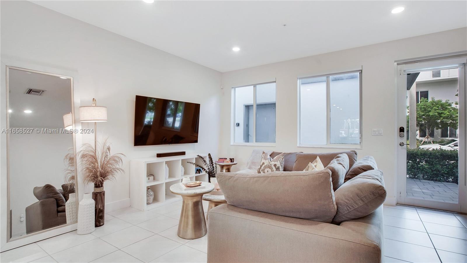 LANDMARK AT DORAL - Residential