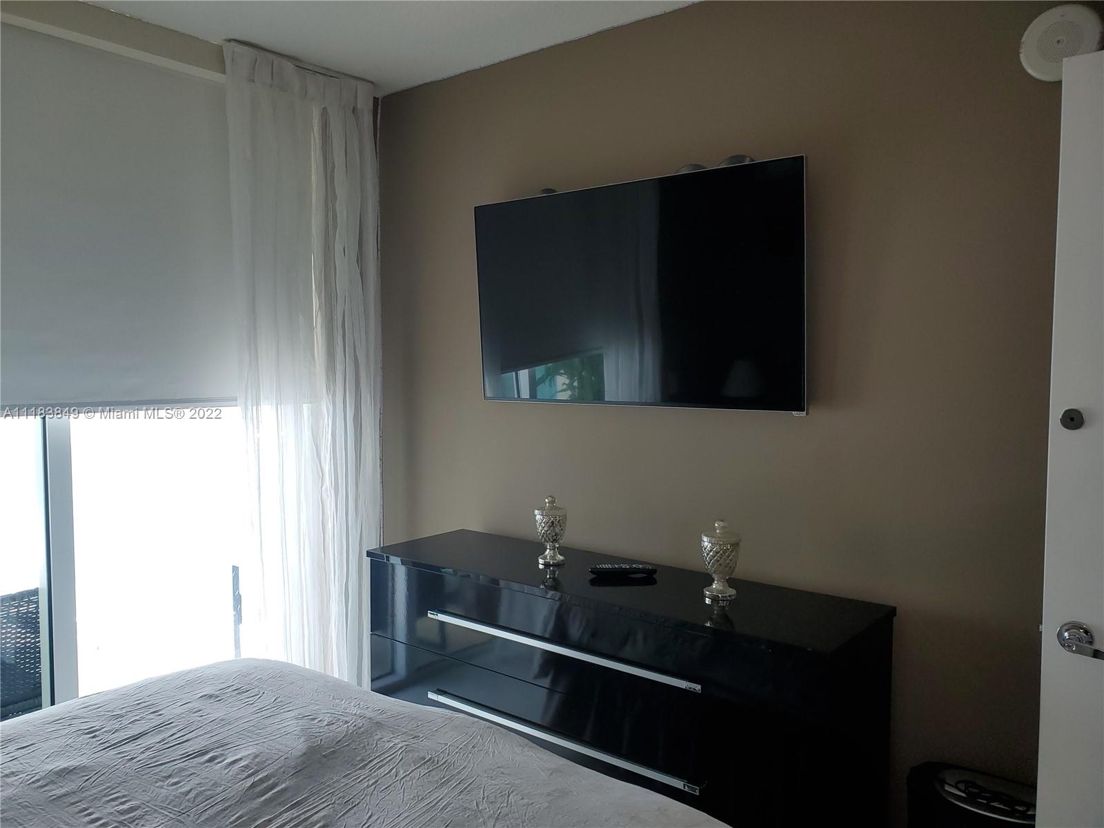 ST TROPEZ ON THE BAY 1 CO - Residential Lease