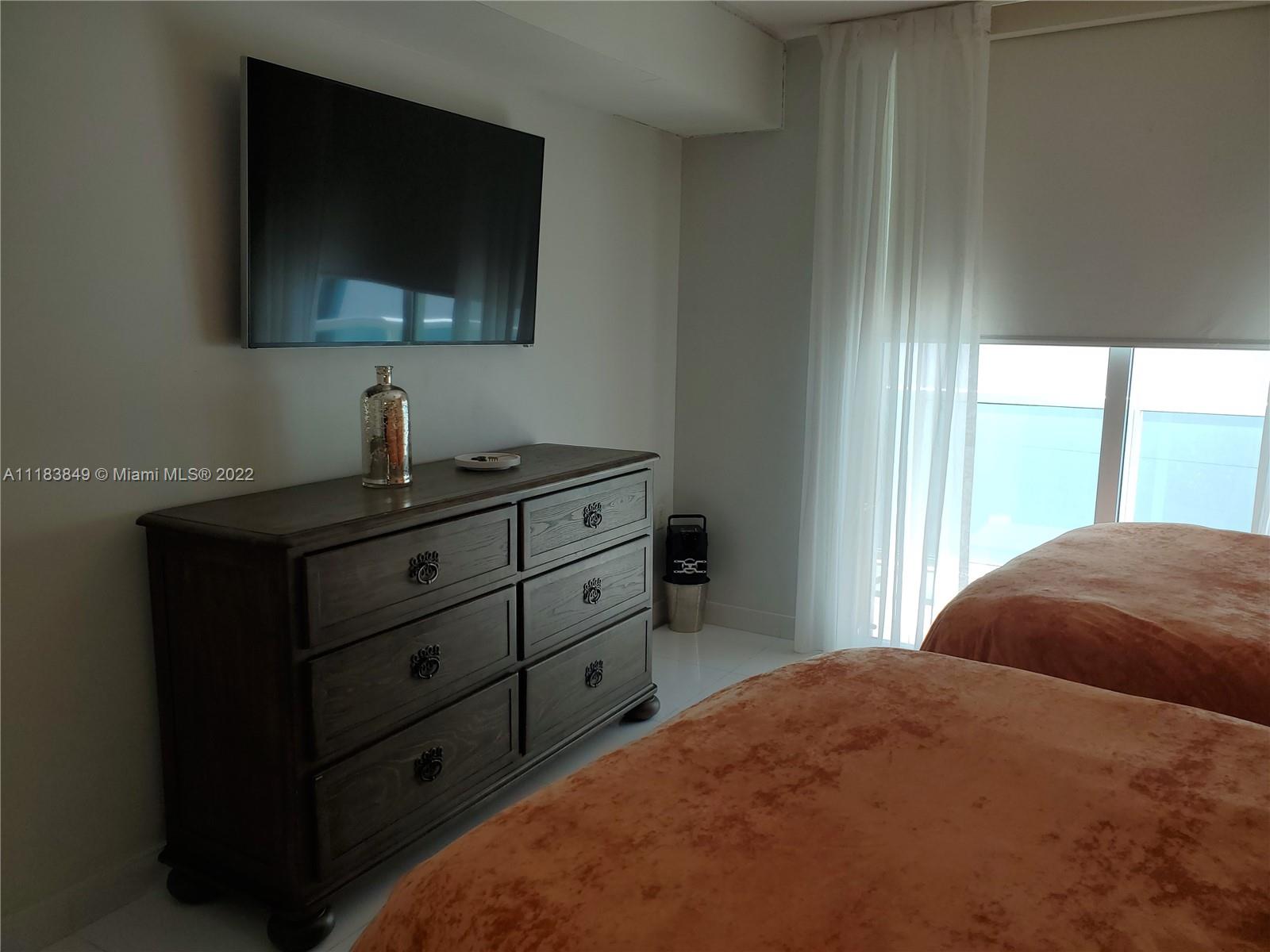 ST TROPEZ ON THE BAY 1 CO - Residential Lease
