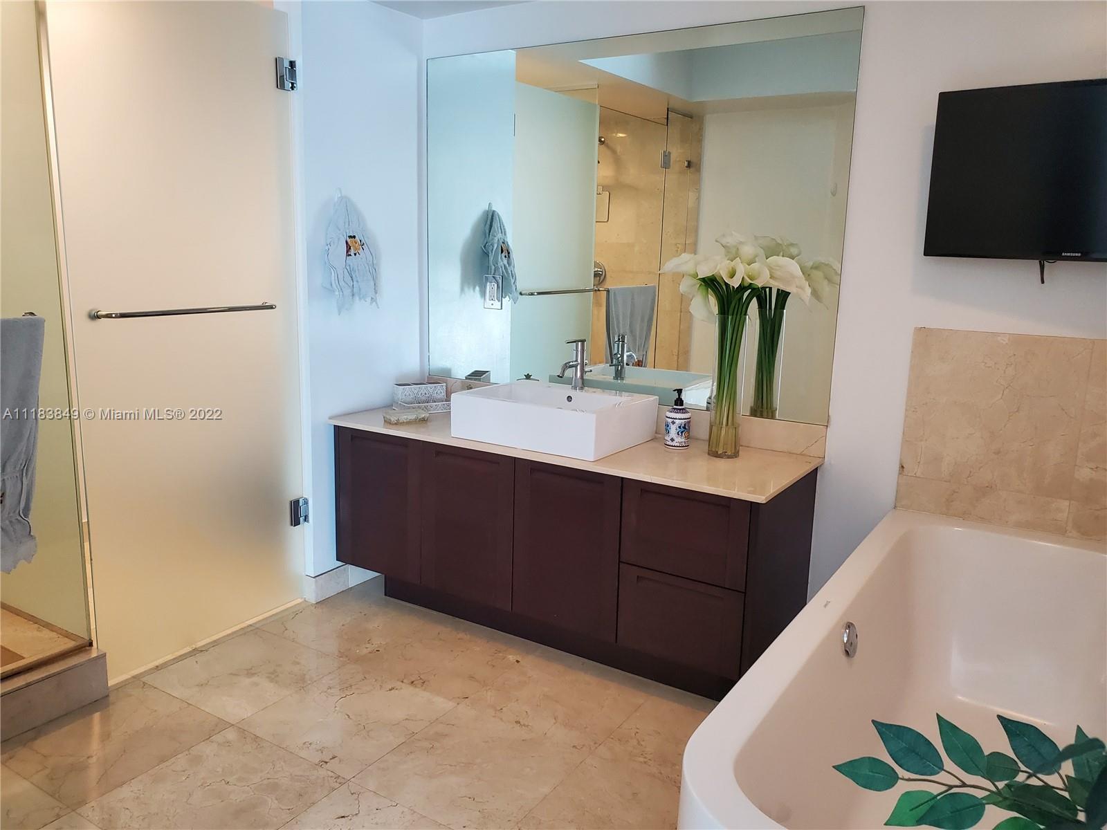 ST TROPEZ ON THE BAY 1 CO - Residential Lease