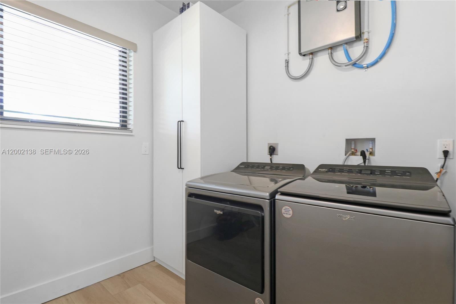 LAUDERDALE PARK 6-33 1/2 - Residential