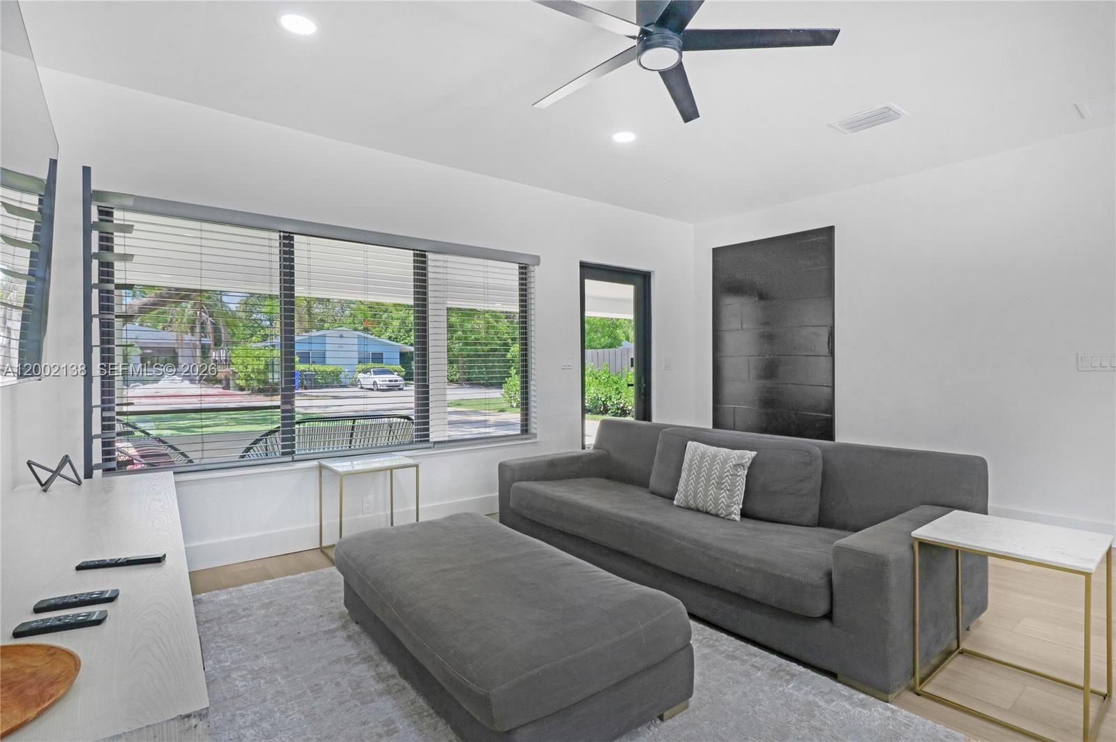 LAUDERDALE PARK 6-33 1/2 - Residential