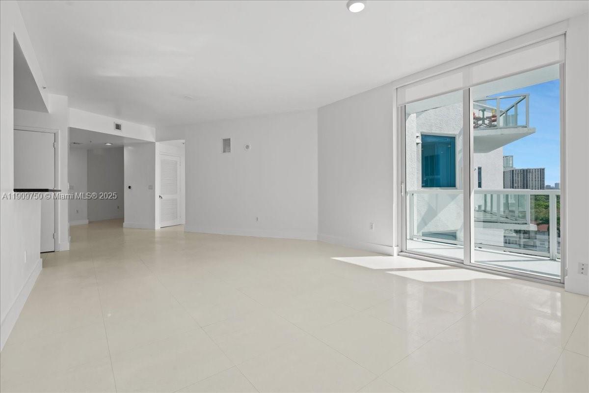 Beautiful 2 bed/2 bath+Den. 10"ceilings, floor-to-ceiling windows, designer kitchens,, 2 Bedrooms + Den and baths, master bathroom w/jacuzzi , washer and dryer .Pre-wired for security system and more. Steps aways from new City Recreation Center and Charter School, Loehman's Plaza Town Center, Founders Park and Aventura Mall,Within walking distance to Publix, Restaurants, Banks & Aventura Mall.