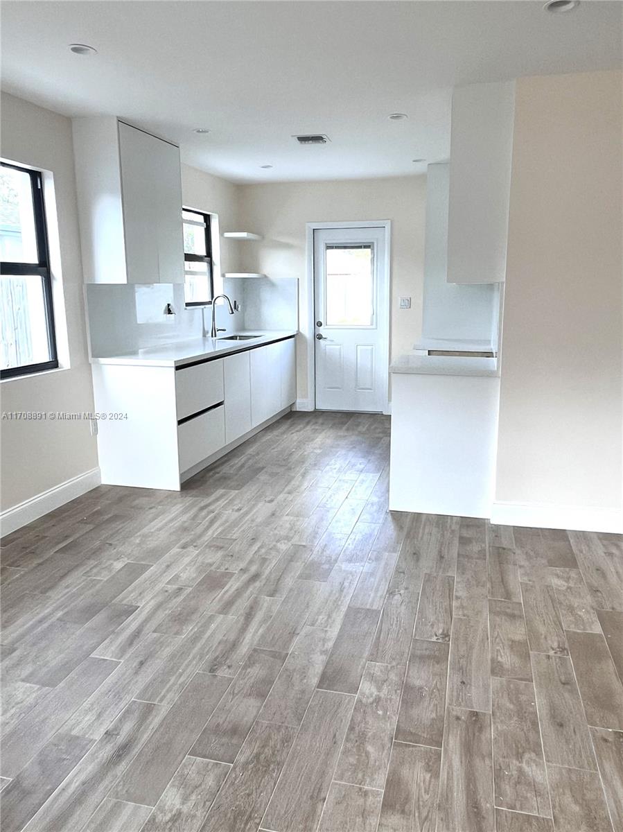 FLAMINGO PARK - Residential Lease